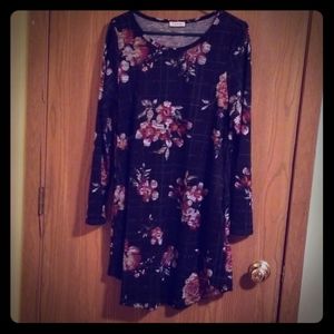 Womens size medium casual dress.